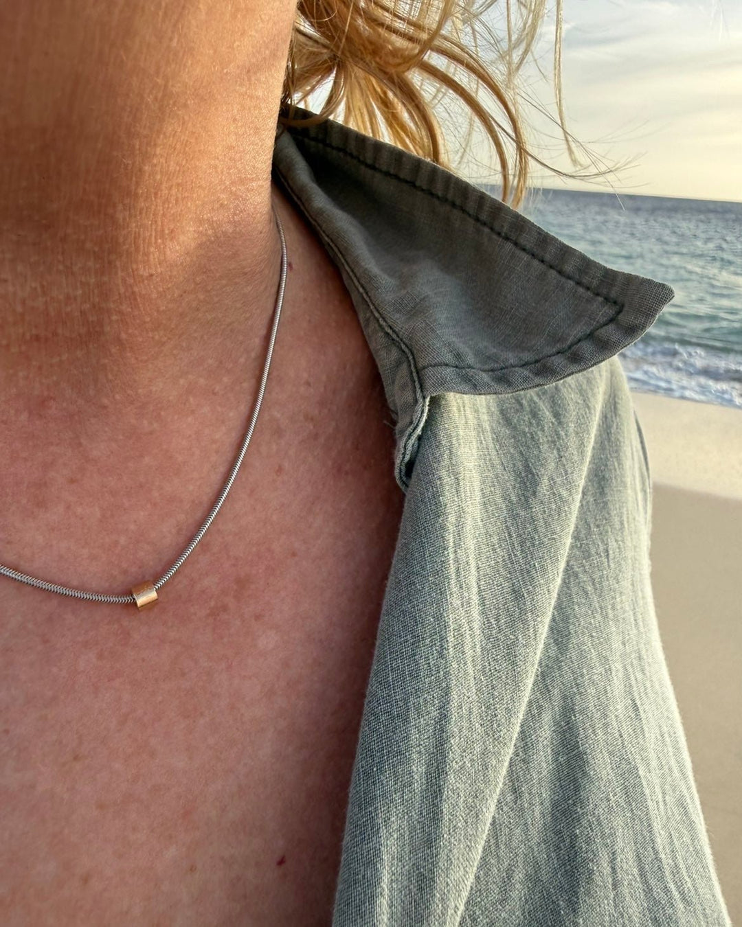 Guld Cirkel Halsband med ormlänk - Ett Rum För Smycken