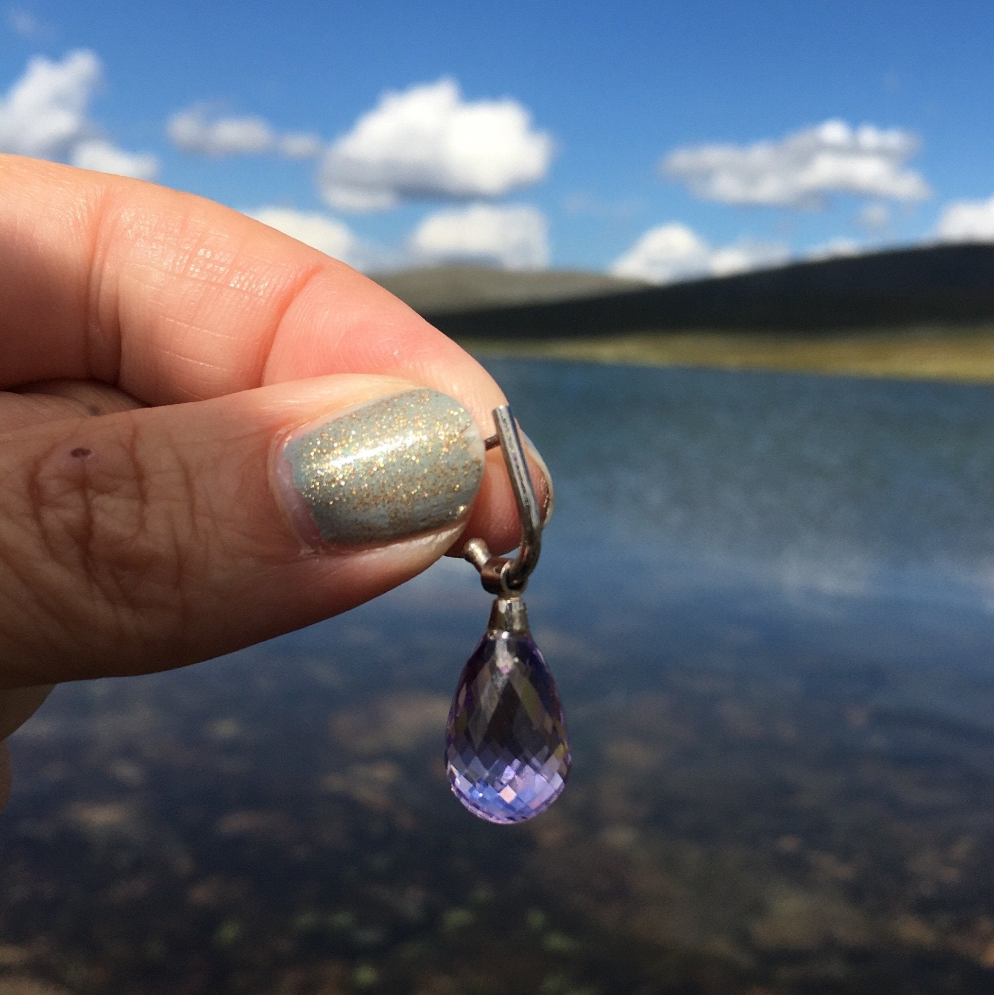 Örhänge i vitguld med ametist - ettrumforsmycken.se